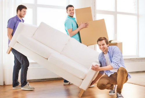 Packing and loading support for a Teddington move